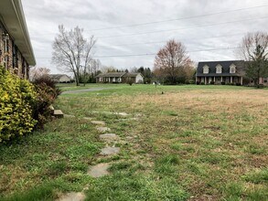 Building Photo - 2121 Bracey Cir
