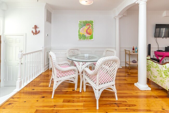 Foto del edificio - Lovely Townhome Available In Yacht Cove