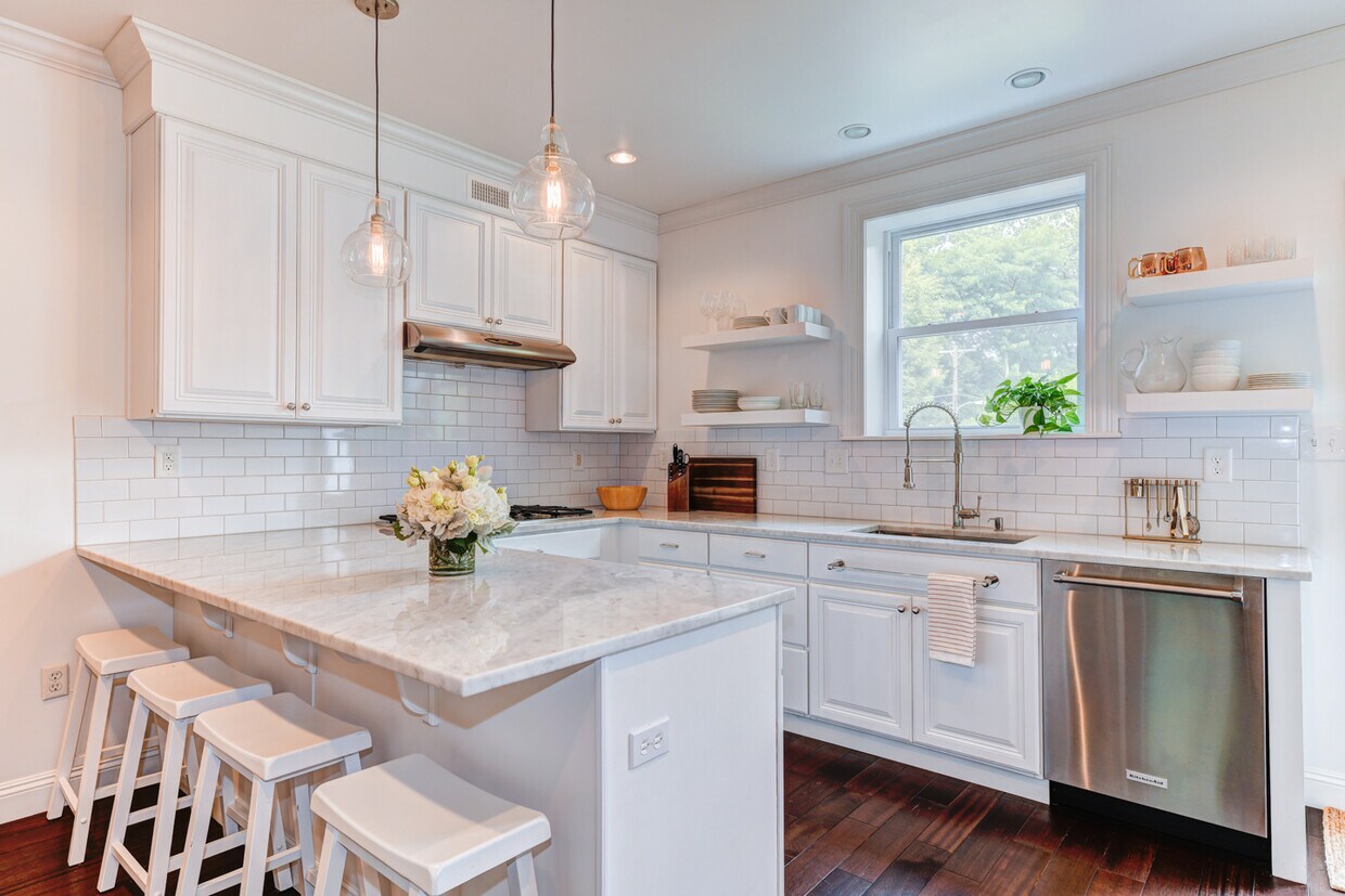 Primary Photo - 203 E Gowen Ave