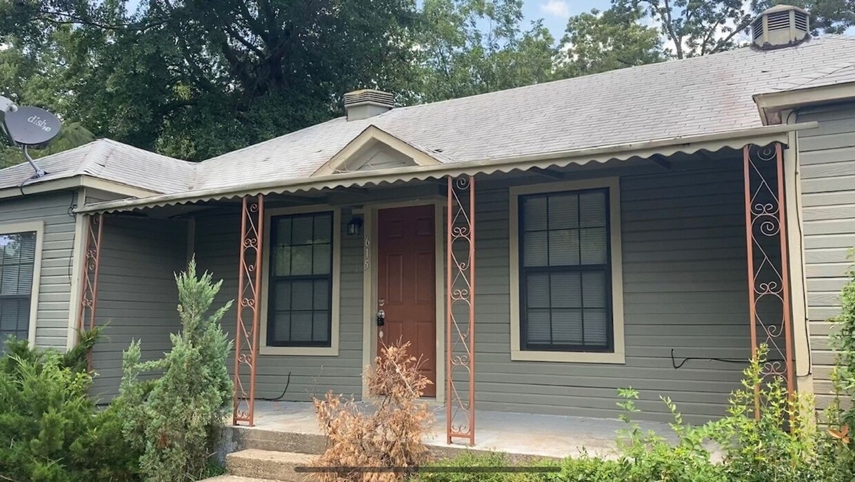 Primary Photo - 615 Bullock St