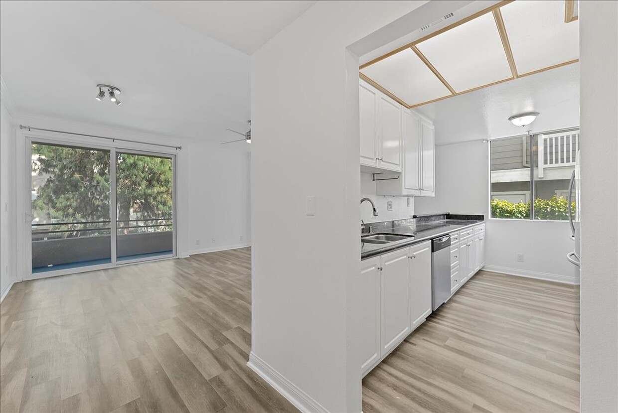 Foto principal - 4741 Radford Ave