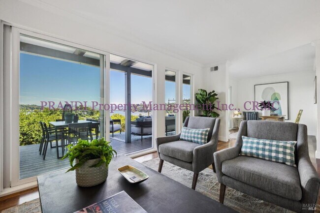 Foto del edificio - Resort Style Living in Prime Tiburon Locat...