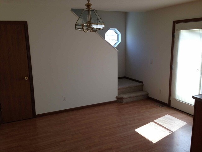 Building Photo - AMAZING 3 bed 2 bath in Newburgh