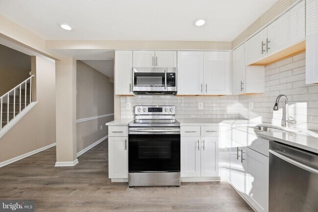 Foto del edificio - 14602 King Lear Ct