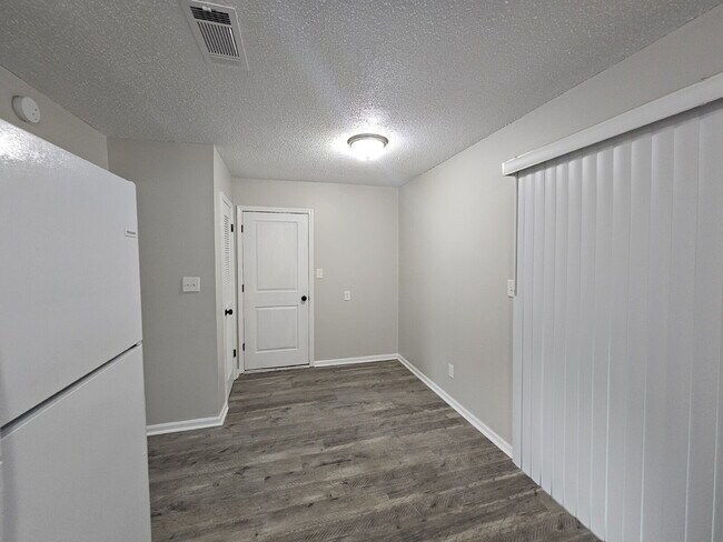 Foto del edificio - 2958 Sky Crest Dr