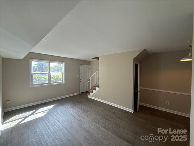 Building Photo - 1613 N Sharon Amity Rd