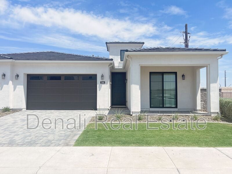 Primary Photo - 2660 E Longhorn Ct