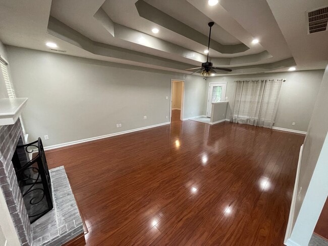 Building Photo - Beautiful Shelbyville Home For Rent
