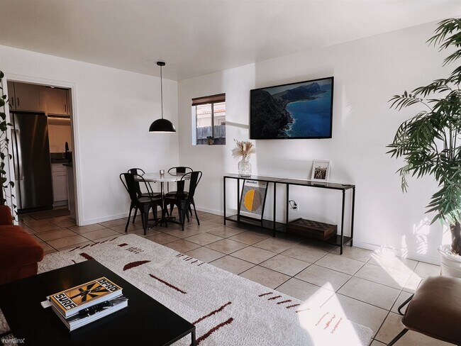 Foto del edificio - 2 br, 1 bath Duplex - 563 Madrona Street 563