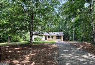 Building Photo - 220 Eve Cir