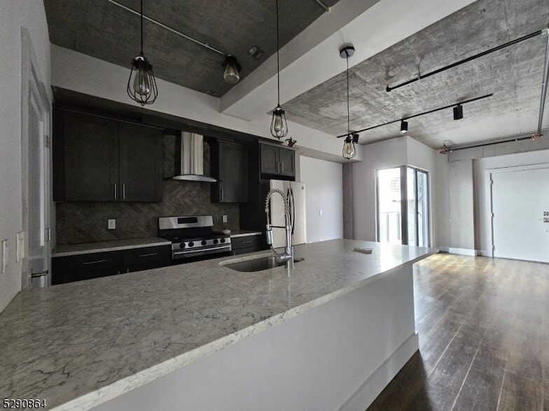 Primary Photo - 58 Elm St