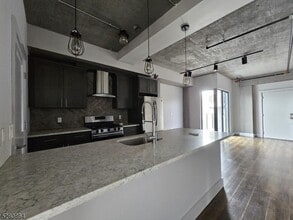 Building Photo - 58 Elm St