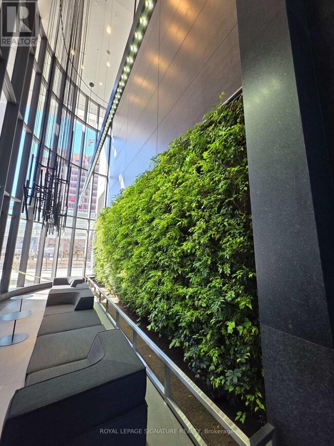 Building Photo - 12 Bonnycastle St