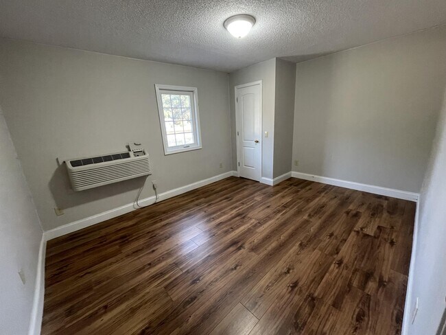 Building Photo - 2231 Loophole Dr