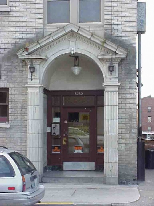 Building Photo - 1315 NE 47th St