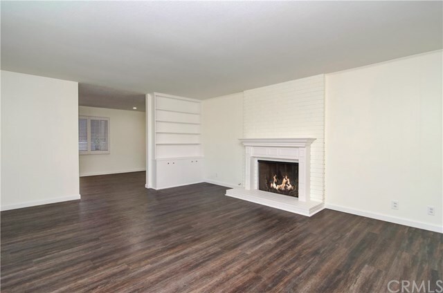Building Photo - 2039 Santiago Dr