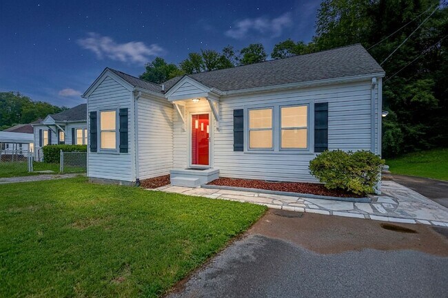 Foto del edificio - Cozy 2BD/2BTH in South Knoxville