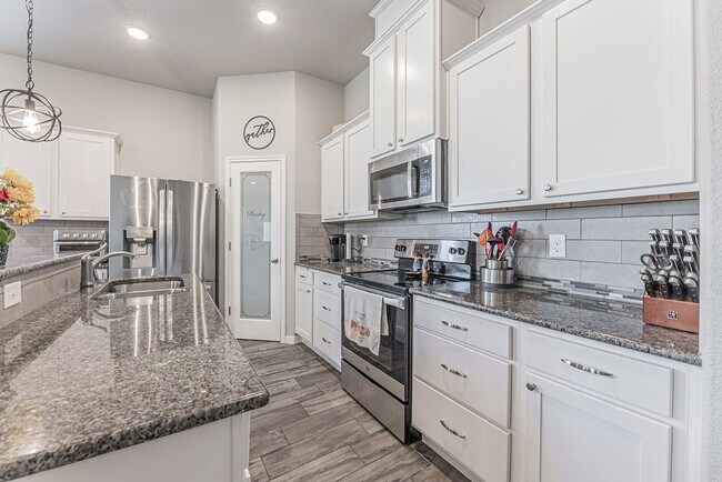 Building Photo - 810 Earp Dr