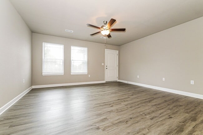 Building Photo - 3 BR/2BA | Newly Renovated Single Family Home | 1-Car Garage | Large backyard|Community Pool!