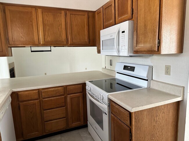 Building Photo - Unique 3 bedroom / 3 bathroom with Private Pool