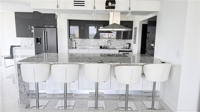 Foto del edificio - 19707 Turnberry Way
