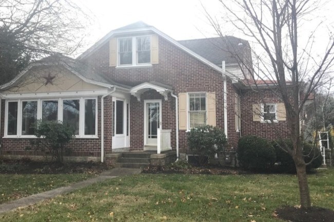 Foto del edificio - 402 Spencer Ave