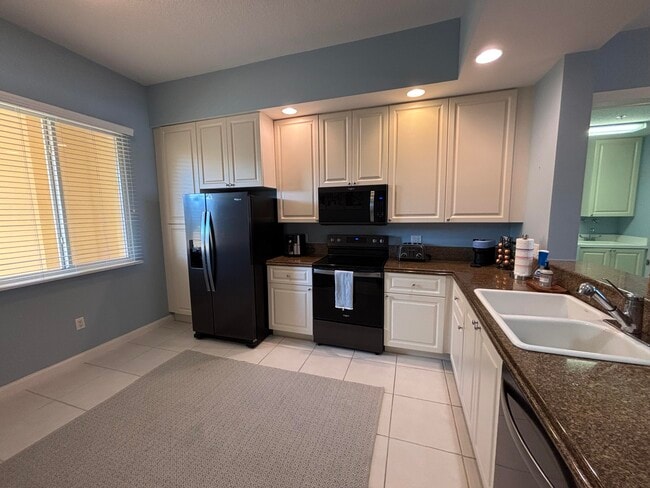 Building Photo - 14 Harbour Isle Dr W