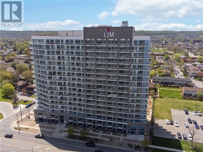Building Photo - 2782 Barton St E