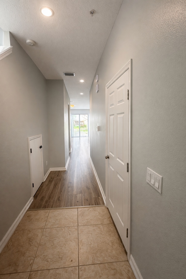 Building Photo - 629 Pinebranch Cir