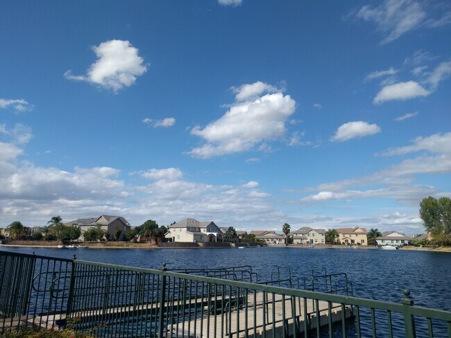 Foto del edificio - Gated Community Stunner ready to be called home