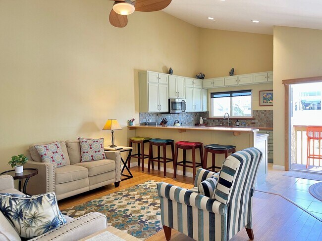 Foto del edificio - 3 Bedroom + 2 Bathroom Home | Hollywood Beach | Oxnard | Fully Furnished