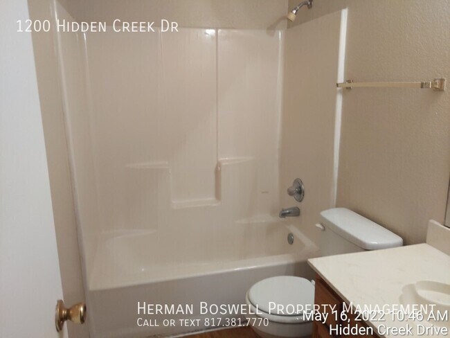 Foto del edificio - 1200 Hidden Creek Dr