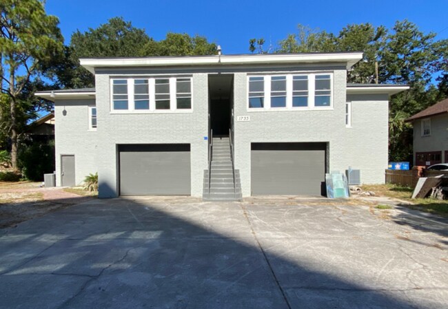 Building Photo - 1731 Memorial Park Terrace