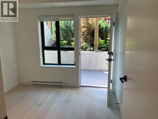 Photo du bâtiment - 540 W 28th Ave