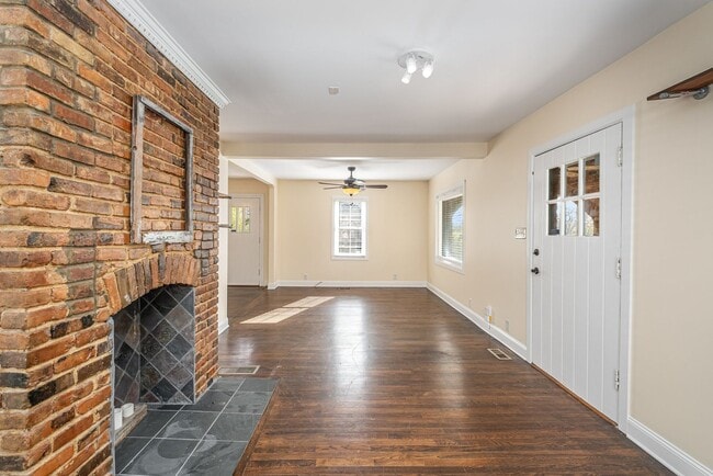 Building Photo - 4 Bedroom  Now Available!