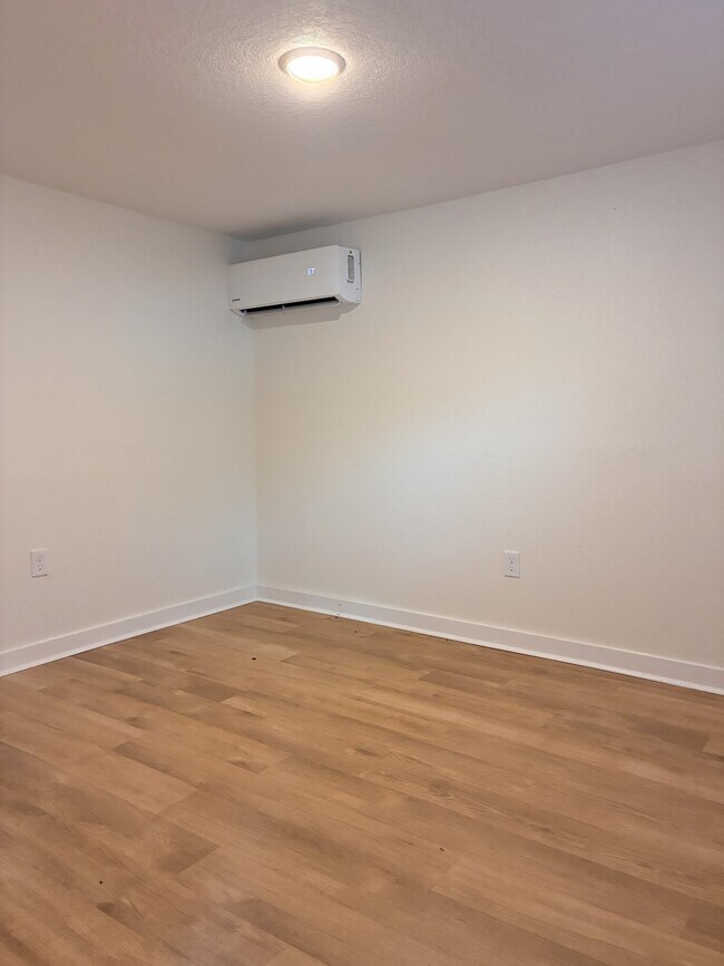 Foto del edificio - 844 Tyler St