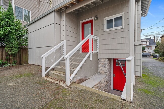 Building Photo - 4424 Francis Ave N
