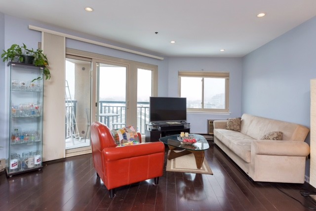 living room - 104 North St