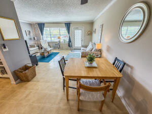 Primary Photo - 19 Oakridge B