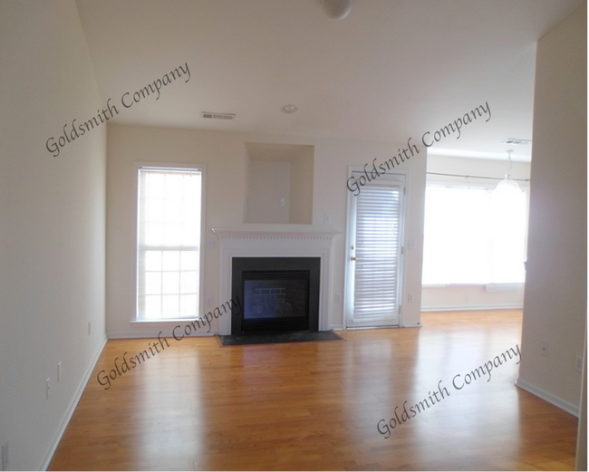 225 Teaticket Ct, Simpsonville, SC 29681 Room for Rent in