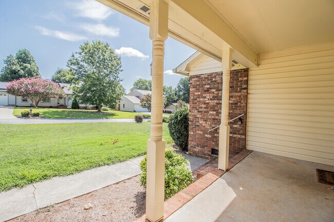 Building Photo - 102 Ticonderoga Dr