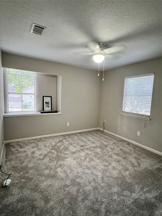 Building Photo - 5 Spurwood Ct