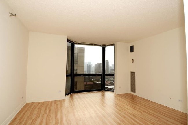 Building Photo - 1111 N Dearborn St