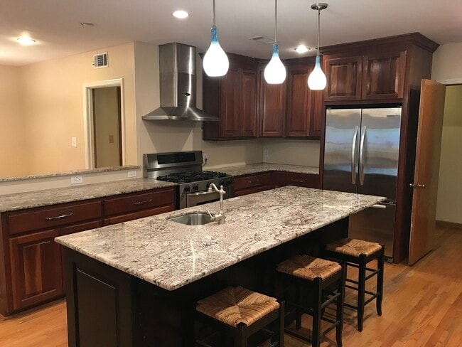 Building Photo - Old House Charm in Heart of Baton Rouge
