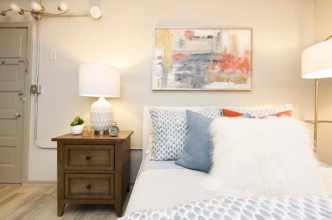 Building Photo - The Flats of Jackson Square Discover Our Studio, 1, & 2-Bedroom Flats and Lofts in Oak Ridge, TN