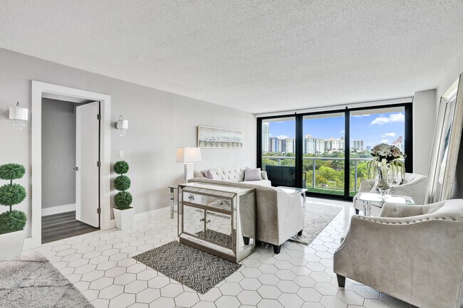 Building Photo - 3701 N Country Club Dr