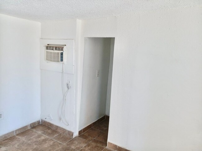 Building Photo - Well-kept apartment 1 bed/1 bath in McFarl...