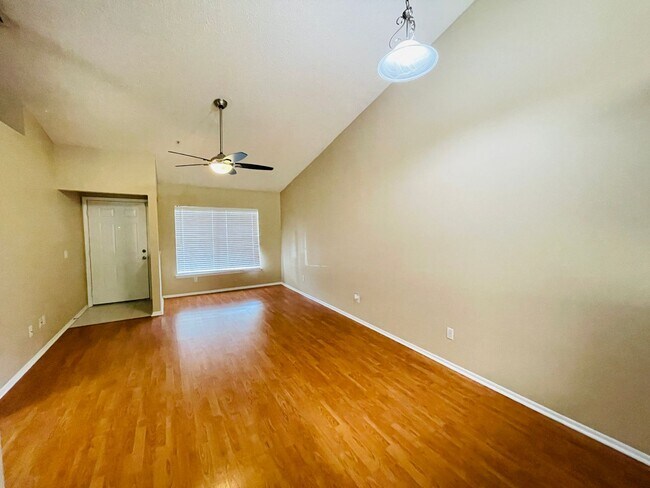 Foto del edificio - AVAILABLE NOW! Charming 2-bedroom, 2-bathr...