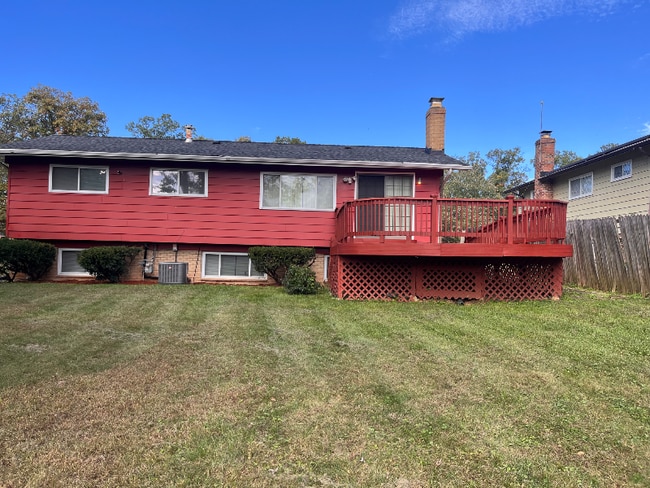 Building Photo - 8701 Magnolia Dr