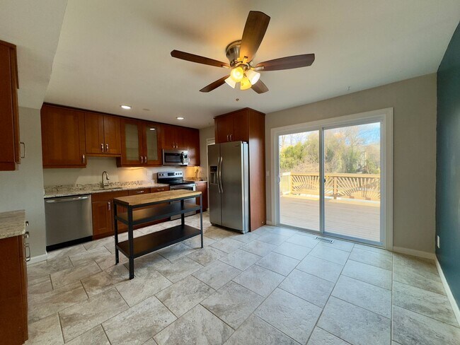 Building Photo - Charming 2 Bedroom/1.5 Bathroom Townhome in Nottingham, MD!